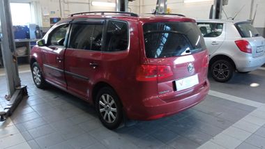Volkswagen Touran 2010 года, 197 065 км - вид 4