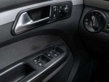 Volkswagen Touran 2010 года, 197 065 км - вид 10