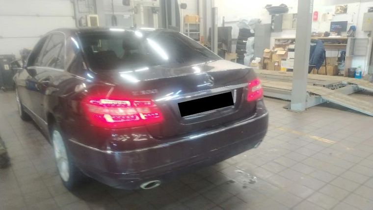 Mercedes-Benz E-класс 2010 года, 230 000 км - вид 4