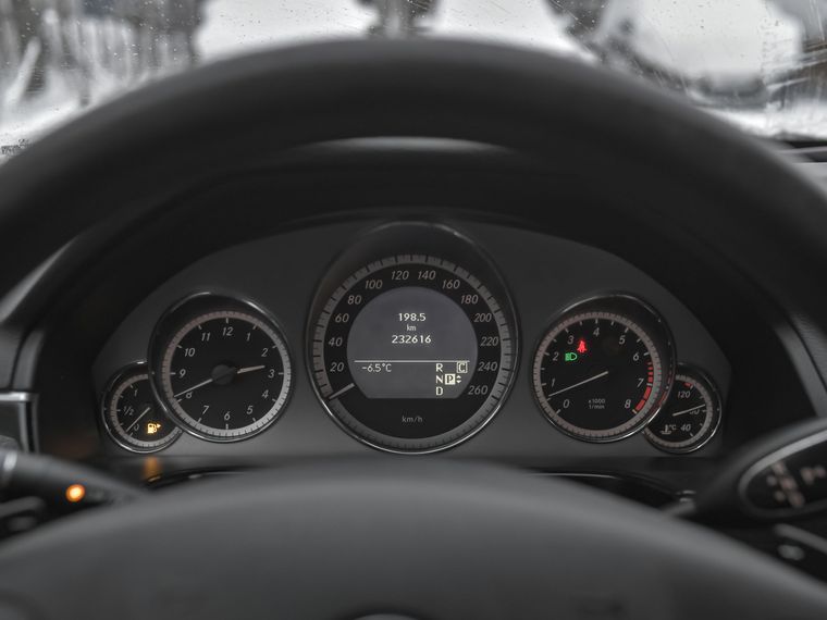 Mercedes-Benz E-класс 2010 года, 230 000 км - вид 5