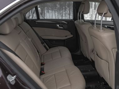 Mercedes-Benz E-класс 2010 года, 230 000 км - вид 13