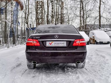 Mercedes-Benz E-класс 2010 года, 230 000 км - вид 4