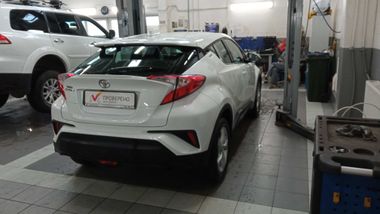 Toyota C-HR 2018 года, 40 091 км - вид 3