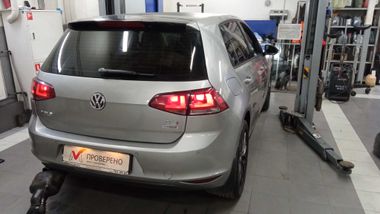 Volkswagen Golf 2013 года, 150 027 км - вид 3