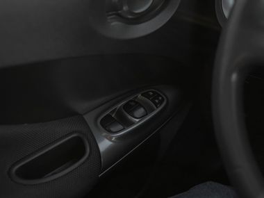 Nissan Juke 2011 года, 302 000 км - вид 9