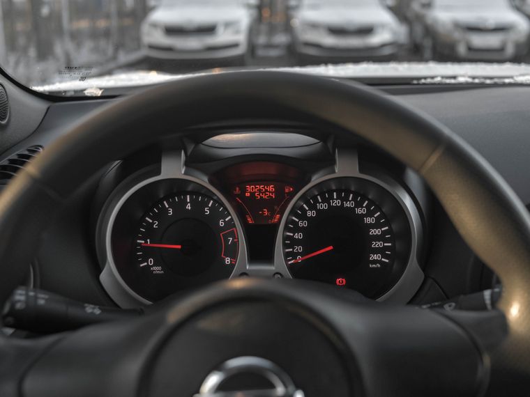 Nissan Juke 2011 года, 302 000 км - вид 5