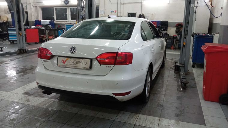 Volkswagen Jetta 2012 года, 175 000 км - вид 4