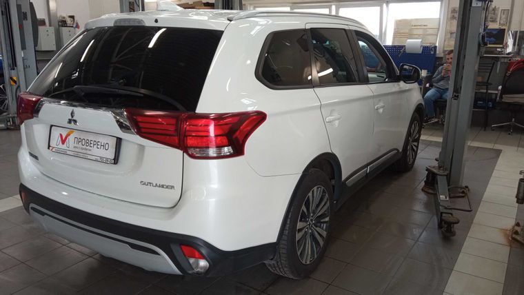 Mitsubishi Outlander 2019 года, 146 936 км - вид 3