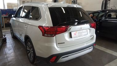 Mitsubishi Outlander 2019 года, 146 936 км - вид 4