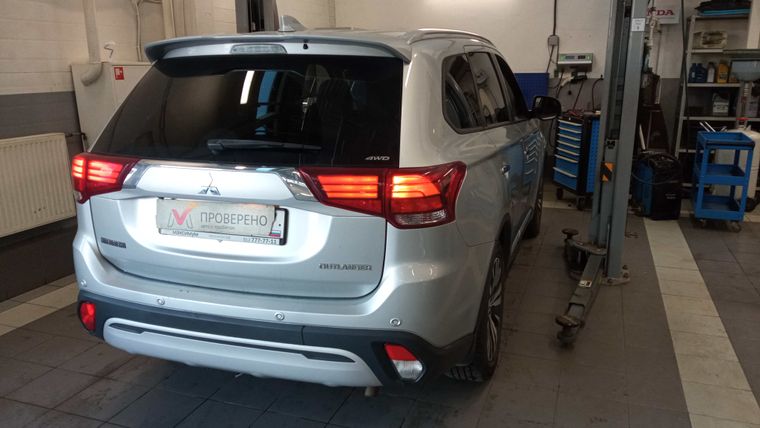 Mitsubishi Outlander 2019 года, 109 359 км - вид 3