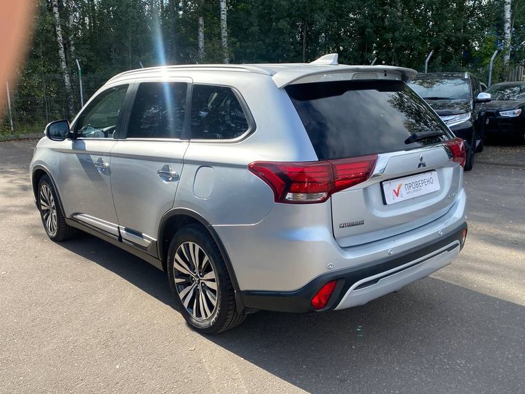 Mitsubishi Outlander 2019 года, 109 359 км - вид 6