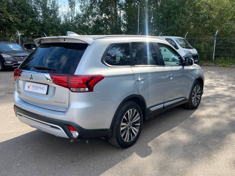 Mitsubishi Outlander 2019 года, 109 359 км - вид 5