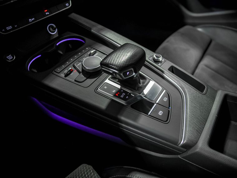 Audi A4 2018 года, 74 992 км - вид 12