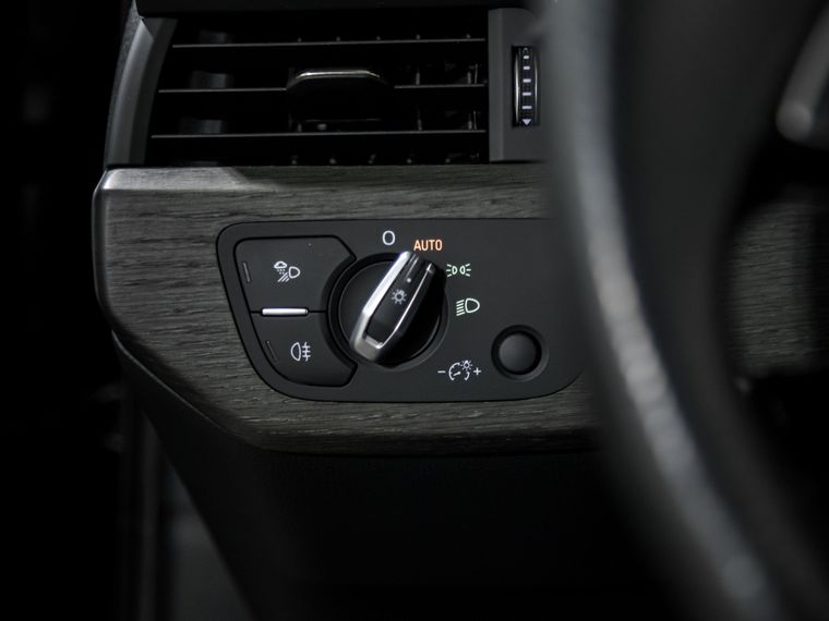 Audi A4 2018 года, 74 992 км - вид 14