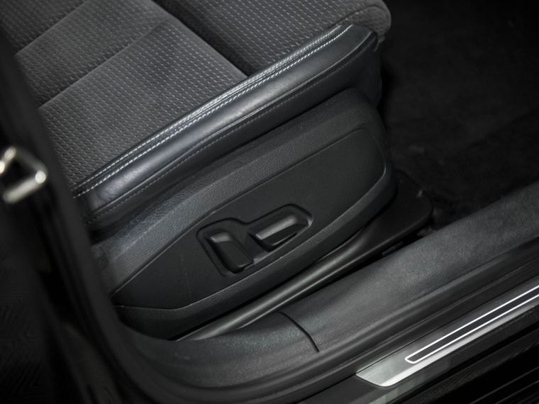 Audi A4 2018 года, 74 992 км - вид 18
