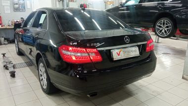 Mercedes-Benz E-класс 2011 года, 184 000 км - вид 4