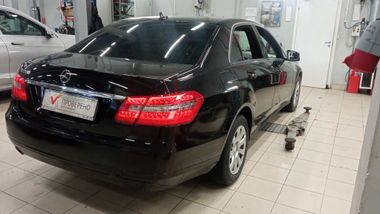 Mercedes-Benz E-класс 2011 года, 184 000 км - вид 3