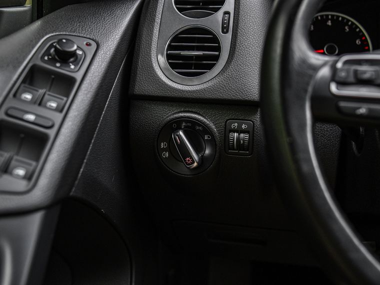 Volkswagen Tiguan 2014 года, 134 240 км - вид 11