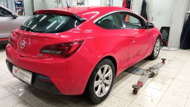 Opel Astra GTC 2011 года, 230 398 км - вид 3