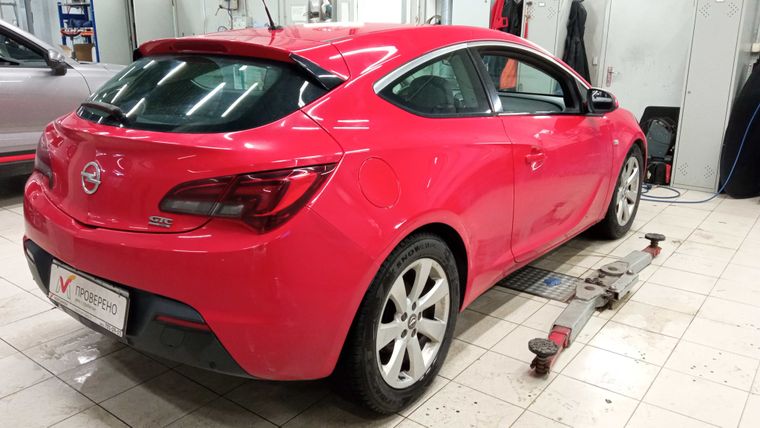 Opel Astra GTC 2011 года, 230 398 км - вид 3