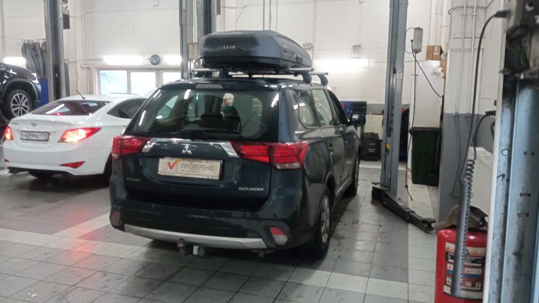 Mitsubishi Outlander 2018 года, 166 000 км - вид 3 Mitsubishi Outlander 2018 года, 166 000 км - вид 3