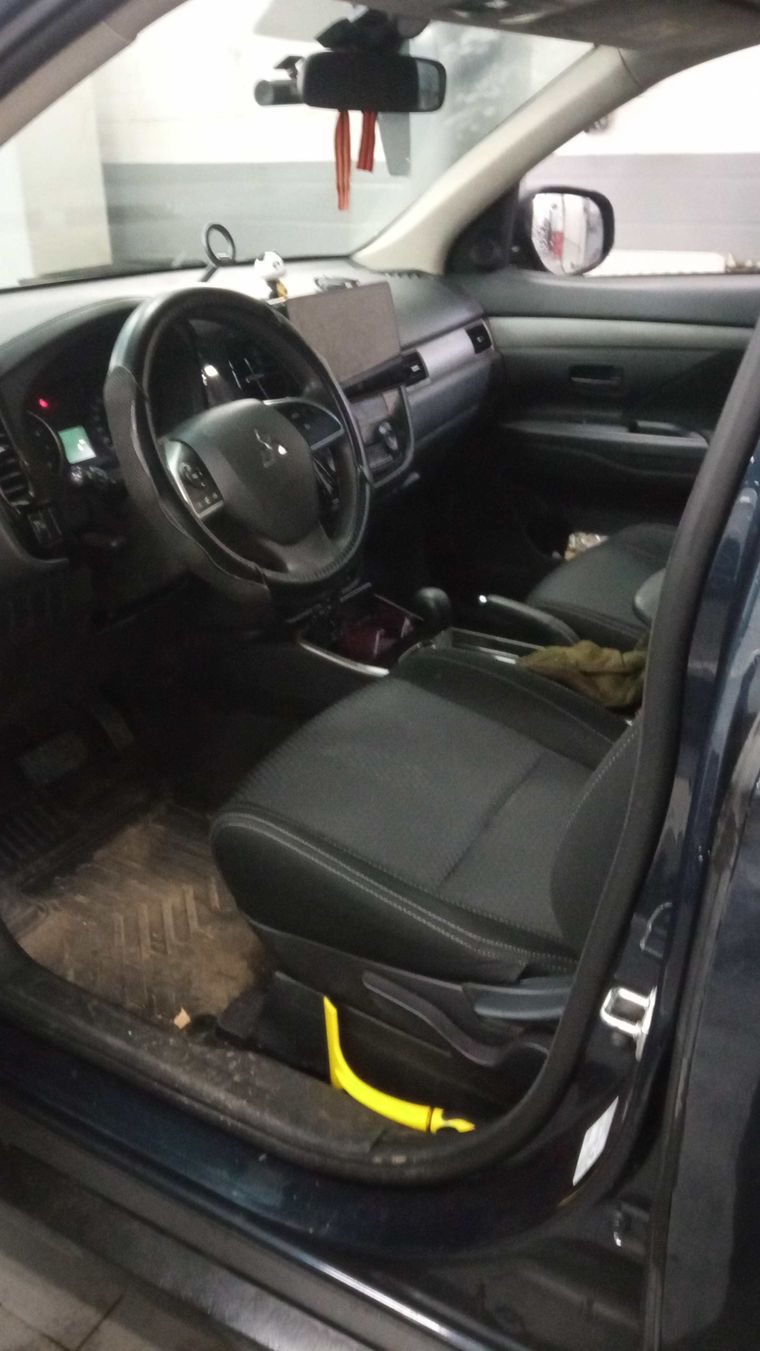 Mitsubishi Outlander 2018 года, 166 000 км - вид 5 Mitsubishi Outlander 2018 года, 166 000 км - вид 5