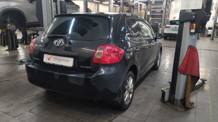 Toyota Auris 2008 года, 160 507 км - вид 3