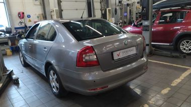 Skoda Octavia 2010 года, 242 510 км - вид 4