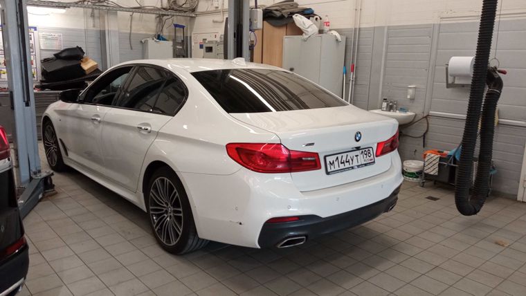 BMW 5 серия 2018 года, 153 509 км - вид 4