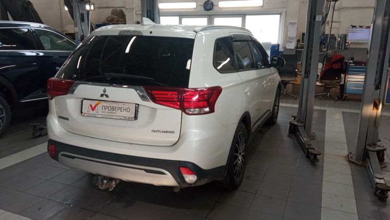 Mitsubishi Outlander 2018 года, 118 223 км - вид 3