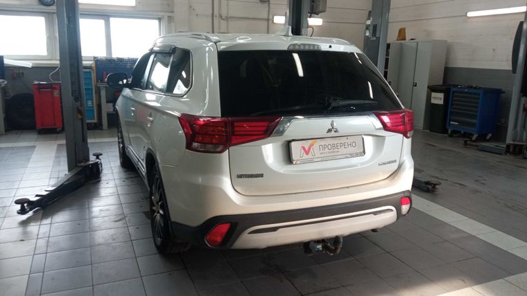Mitsubishi Outlander 2018 года, 118 223 км - вид 4