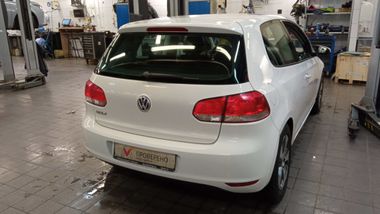 Volkswagen Golf 2011 года, 138 000 км - вид 3