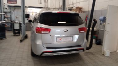 KIA Carnival 2017 года, 111 062 км - вид 4