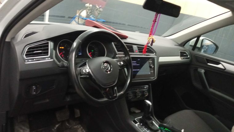 Volkswagen Tiguan 2020 года, 111 850 км - вид 5