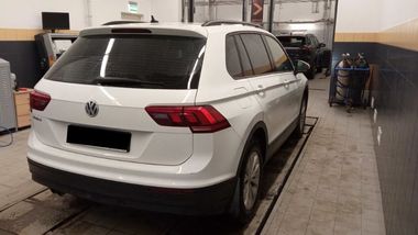 Volkswagen Tiguan 2020 года, 111 850 км - вид 3