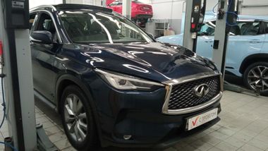 Infiniti QX50 2020 года, 107 871 км - вид 3