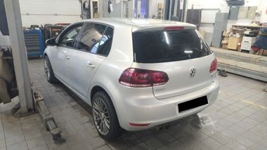 Volkswagen Golf 2011 года, 196 892 км - вид 4