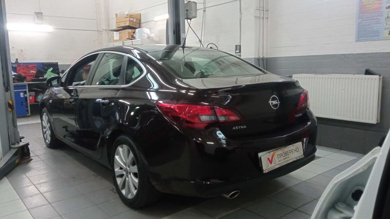 Opel Astra 2013 года, 153 000 км - вид 4 Opel Astra 2013 года, 153 000 км - вид 4