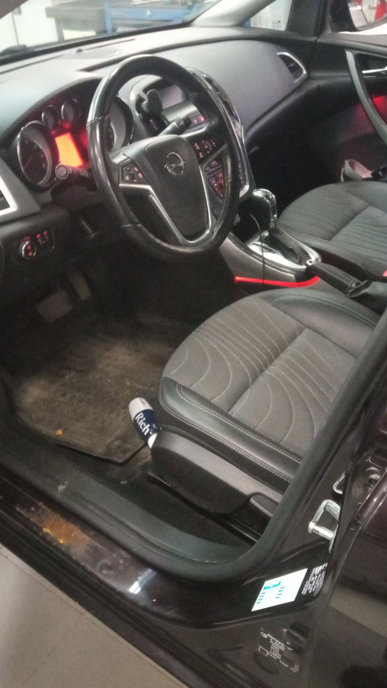 Opel Astra 2013 года, 153 000 км - вид 5 Opel Astra 2013 года, 153 000 км - вид 5