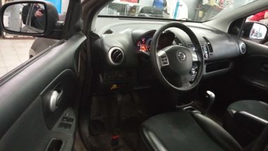 Nissan Note 2013 года, 190 000 км - вид 5