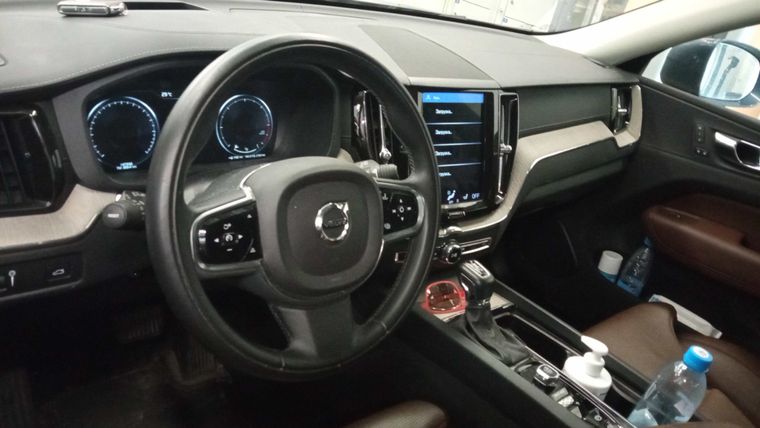 Volvo XC60 2019 года, 147 936 км - вид 5