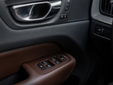 Volvo XC60 2019 года, 147 936 км - вид 10