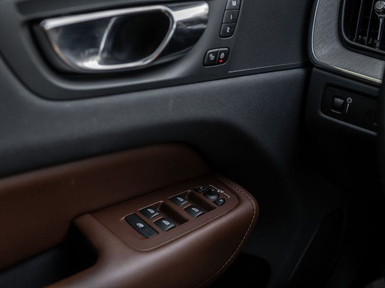 Volvo XC60 2019 года, 147 936 км - вид 10