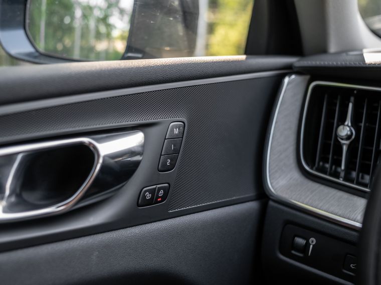 Volvo XC60 2019 года, 147 936 км - вид 12
