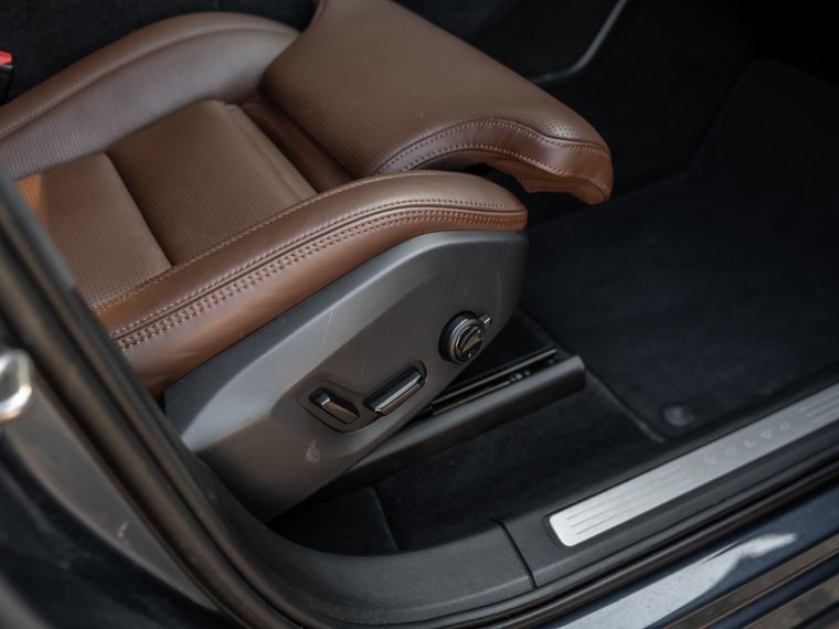 Volvo XC60 2019 года, 147 936 км - вид 16