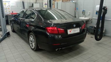 BMW 5 серия 2010 года, 224 930 км - вид 4