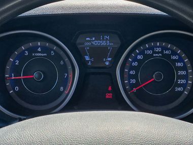 Hyundai Elantra 2013 года, 400 559 км - вид 10