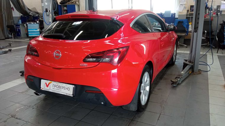 Opel Astra GTC 2011 года, 183 000 км - вид 3