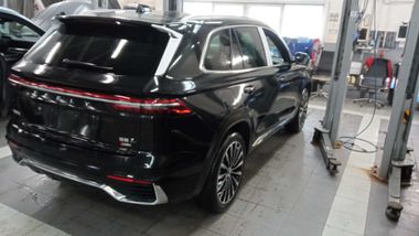 Черный Geely Monjaro 2025 года | VIN 17481668