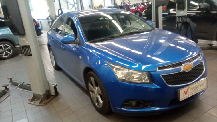 Chevrolet Cruze 2011 года, 220 000 км - вид 3